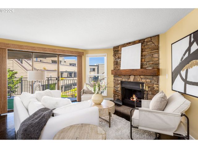 5640 S RIVERSIDE Ln 2, Portland, OR 97239