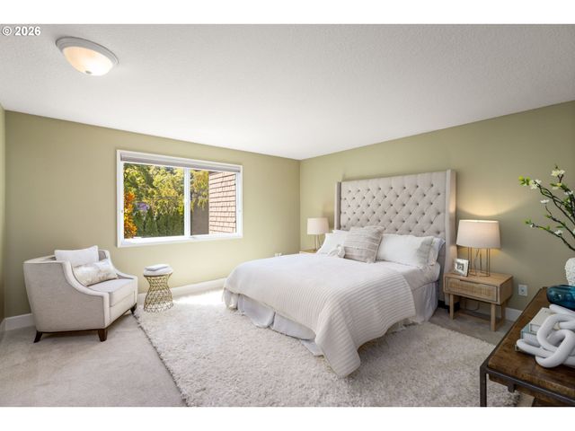 5640 S RIVERSIDE Ln 2, Portland, OR 97239