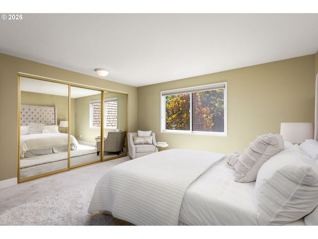 5640 S RIVERSIDE Ln 2, Portland, OR 97239