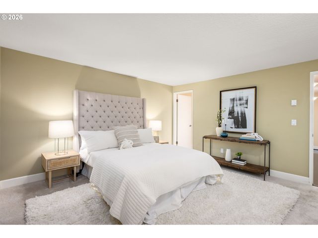 5640 S RIVERSIDE Ln 2, Portland, OR 97239