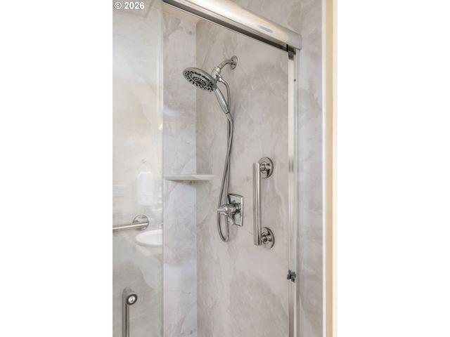 5640 S RIVERSIDE Ln 2, Portland, OR 97239