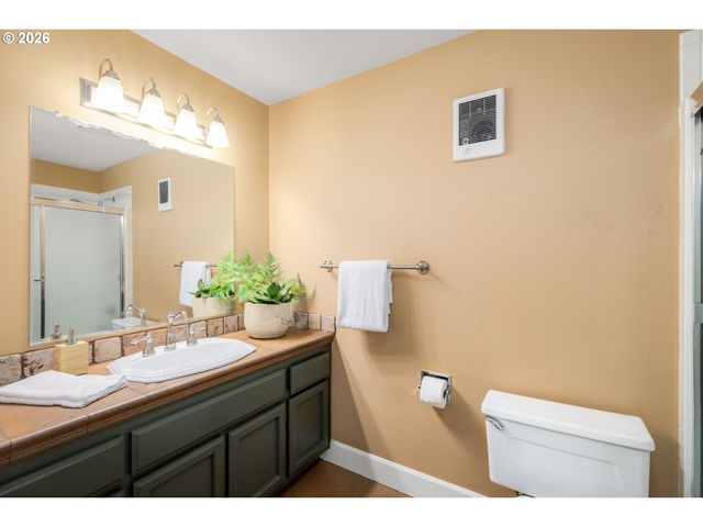 5640 S RIVERSIDE Ln 2, Portland, OR 97239