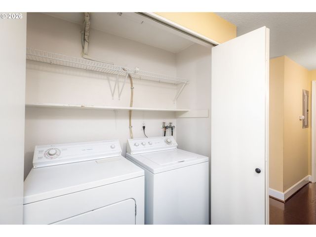 5640 S RIVERSIDE Ln 2, Portland, OR 97239