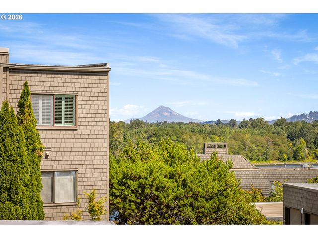 5640 S RIVERSIDE Ln 2, Portland, OR 97239