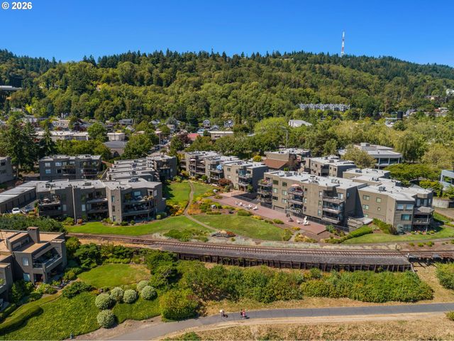 5640 S RIVERSIDE Ln 2, Portland, OR 97239