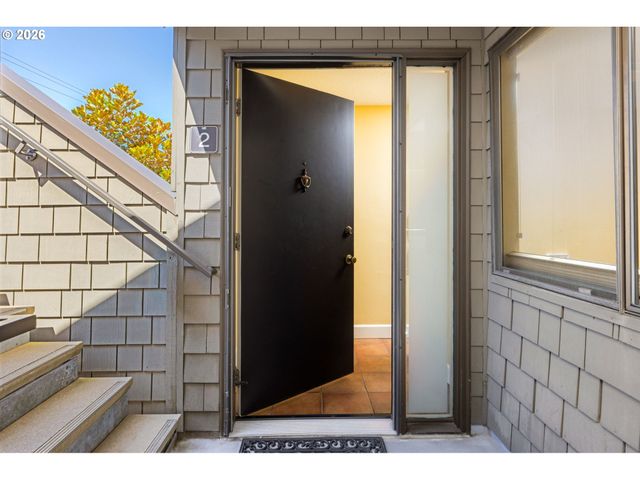 5640 S RIVERSIDE Ln 2, Portland, OR 97239