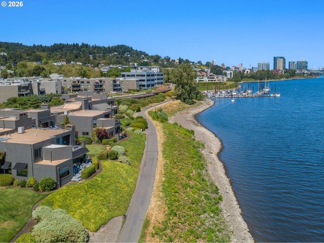 5640 S RIVERSIDE Ln 2, Portland, OR 97239
