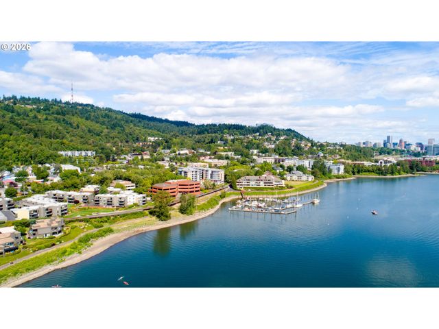 5640 S RIVERSIDE Ln 2, Portland, OR 97239