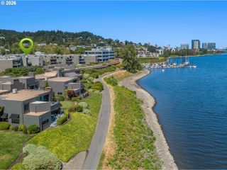5640 S RIVERSIDE Ln 2, Portland, OR 97239