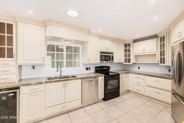 8240 E PUEBLO Avenue, Mesa, AZ 85208