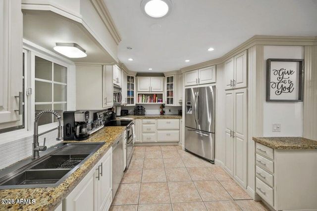 8240 E PUEBLO Avenue, Mesa, AZ 85208