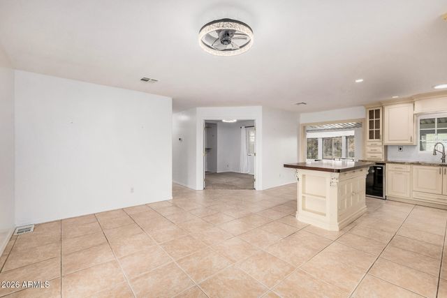 8240 E PUEBLO Avenue, Mesa, AZ 85208