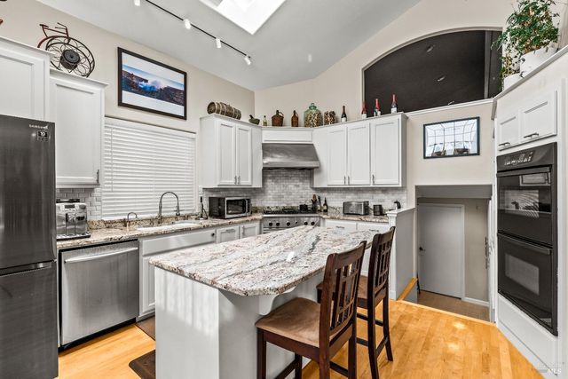 12 Cold Springs Rd, Angwin, CA 94508