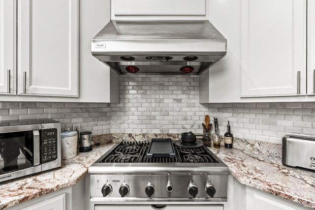 12 Cold Springs Rd, Angwin, CA 94508