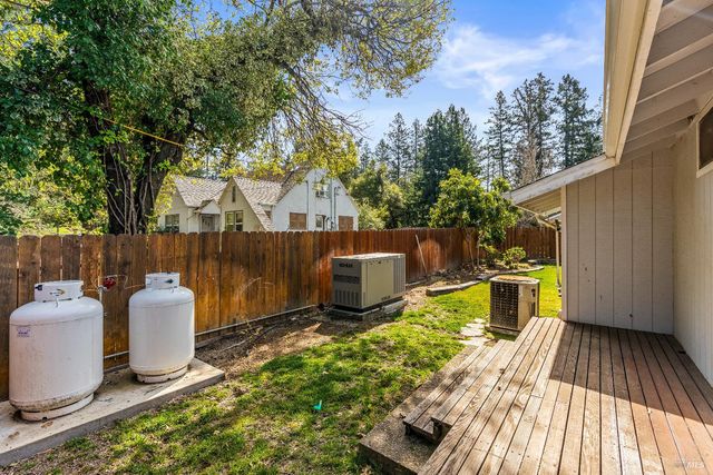 12 Cold Springs Rd, Angwin, CA 94508