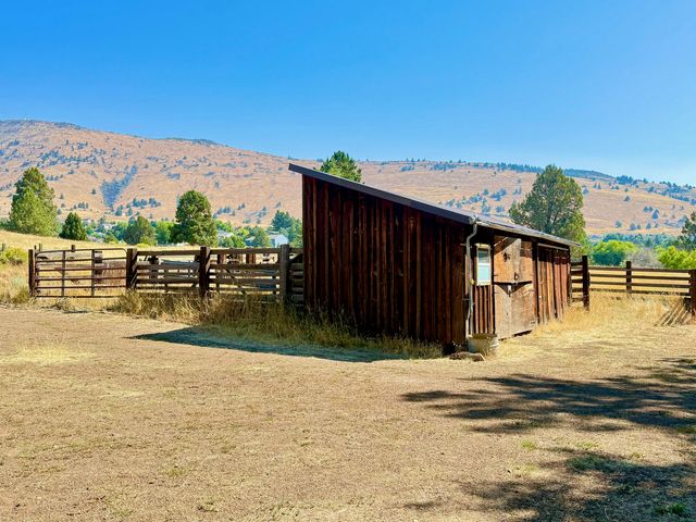 862 Kane Street, Klamath Falls, OR 97603