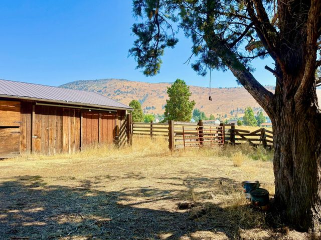 862 Kane Street, Klamath Falls, OR 97603