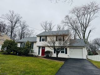 33 Belmont Dr, Livingston Twp., NJ 07039
