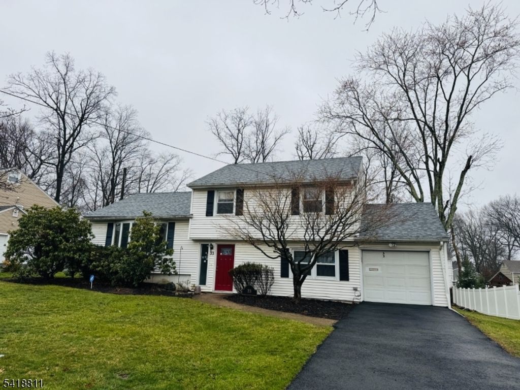 33 Belmont Dr, Livingston Twp., NJ 07039
