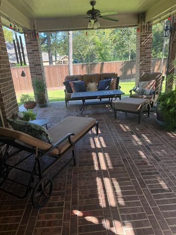 17714 Country Meadow, Magnolia, TX 77355