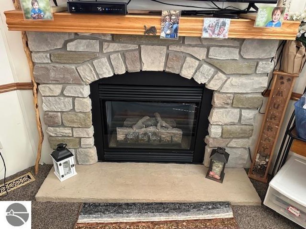 Image 6 of property listing at 11765 West Shore Drive, Houghton Lake, MI 48629