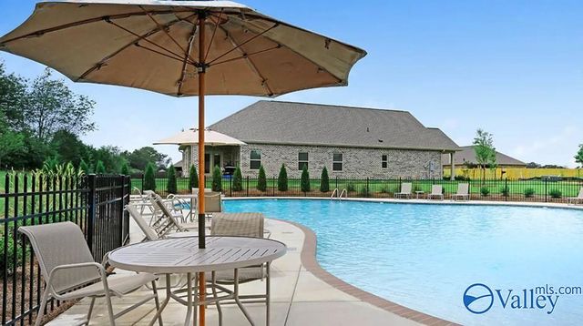 264 Falcon Ridge Drive, New Market, AL 35761