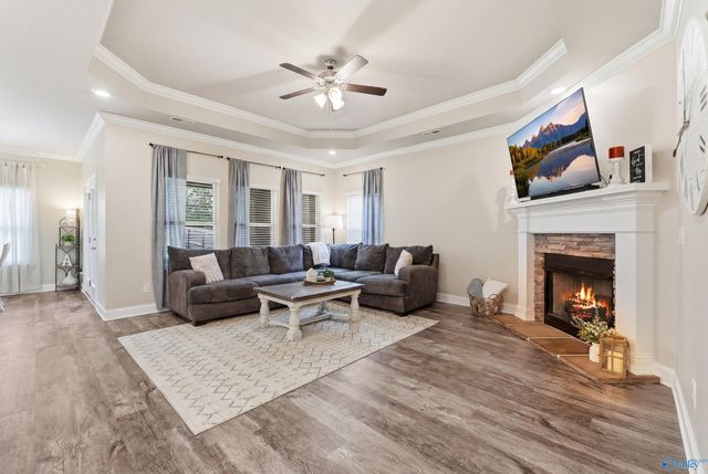 264 Falcon Ridge Drive, New Market, AL 35761