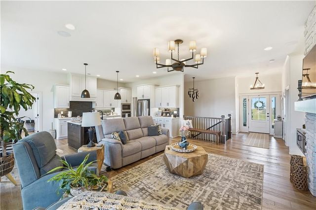 4217 NE Overbrook Drive, Lee's Summit, MO 64064