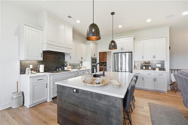 4217 NE Overbrook Drive, Lee's Summit, MO 64064