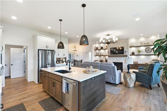 4217 NE Overbrook Drive, Lee's Summit, MO 64064
