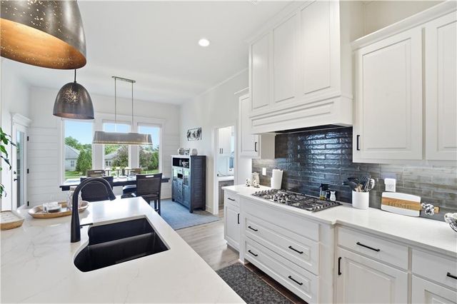 4217 NE Overbrook Drive, Lee's Summit, MO 64064