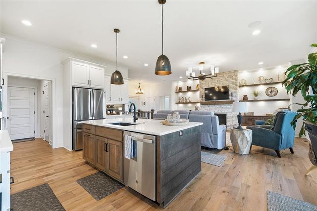 4217 NE Overbrook Drive, Lee's Summit, MO 64064