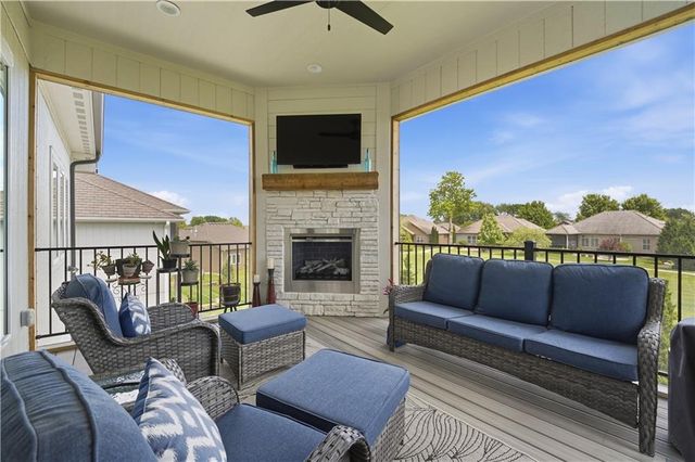 4217 NE Overbrook Drive, Lee's Summit, MO 64064
