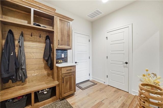 4217 NE Overbrook Drive, Lee's Summit, MO 64064