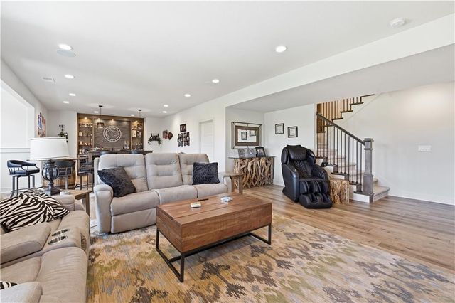 4217 NE Overbrook Drive, Lee's Summit, MO 64064