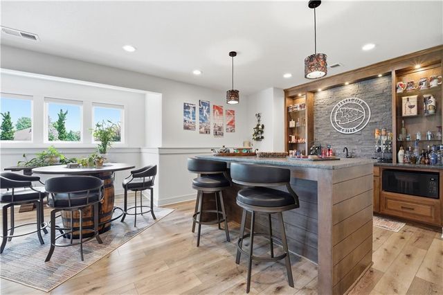 4217 NE Overbrook Drive, Lee's Summit, MO 64064