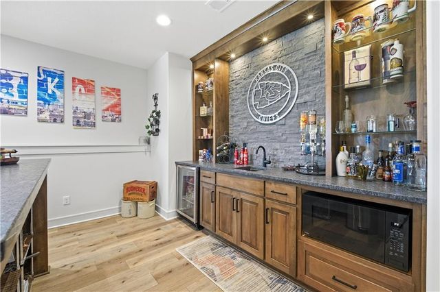 4217 NE Overbrook Drive, Lee's Summit, MO 64064