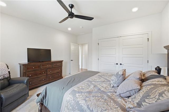 4217 NE Overbrook Drive, Lee's Summit, MO 64064