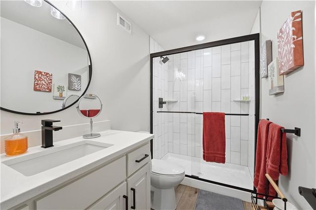 4217 NE Overbrook Drive, Lee's Summit, MO 64064