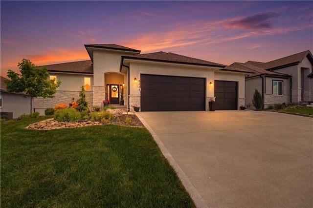 4217 NE Overbrook Drive, Lee's Summit, MO 64064