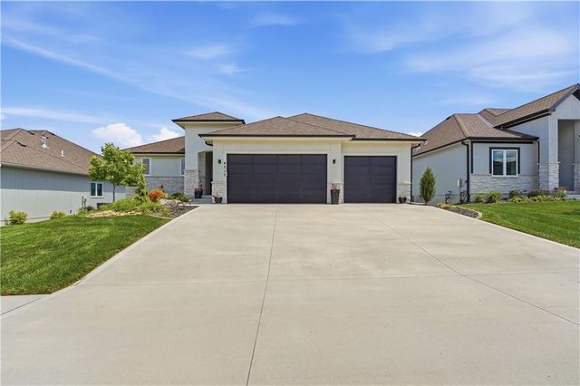 4217 NE Overbrook Drive, Lee's Summit, MO 64064