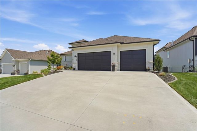 4217 NE Overbrook Drive, Lee's Summit, MO 64064