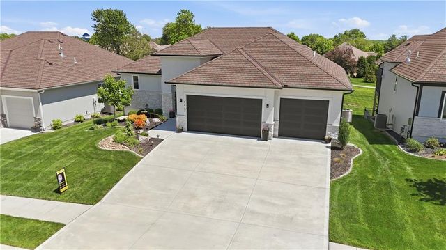 4217 NE Overbrook Drive, Lee's Summit, MO 64064
