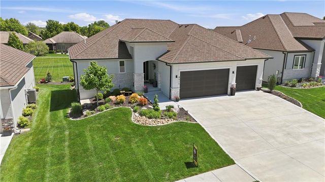4217 NE Overbrook Drive, Lee's Summit, MO 64064