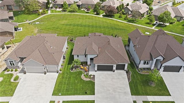 4217 NE Overbrook Drive, Lee's Summit, MO 64064