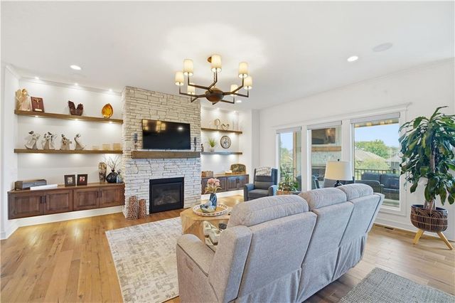 4217 NE Overbrook Drive, Lee's Summit, MO 64064