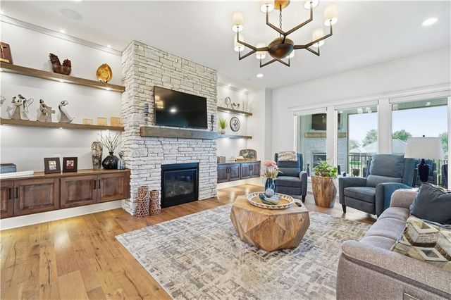 4217 NE Overbrook Drive, Lee's Summit, MO 64064