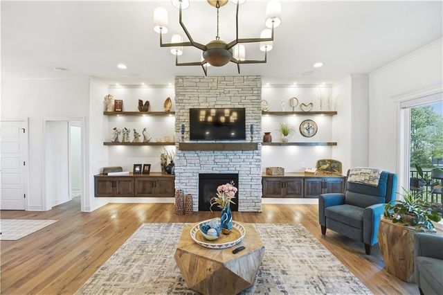 4217 NE Overbrook Drive, Lee's Summit, MO 64064