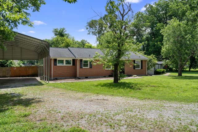 201 Pleasant Dr, Columbia, TN 38401