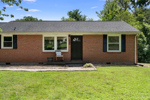 201 Pleasant Dr, Columbia, TN 38401